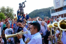 Serbia draws crowds for turbocharged trumpet festival