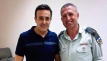 Tunisian singer's photo with Israeli soldier causes stir Tunisian singer's photo with Israeli soldier causes stir
