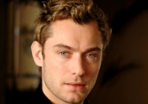 Jude Law bewitches as Sorrentino's dangerous 'Young Pope' Jude Law bewitches as Sorrentino's dangerous 'Young Pope'