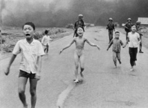 Facebook backs off censoring 'napalm girl' photo Facebook backs off censoring 'napalm girl' photo