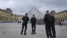 Louvre reopens 24 hours after machete attack Louvre reopens 24 hours after machete attack
