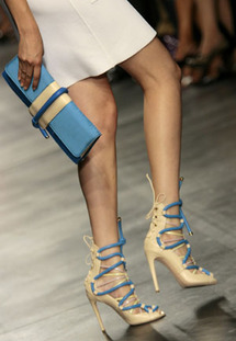 Milan shows keep focus on shoes, hats and scarves Milan shows keep focus on shoes, hats and scarves
