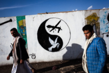 Yemen artists paint on walls to protest war