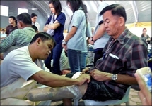 Foundation turns rubbish into legs for Thailand's needy Foundation turns rubbish into legs for Thailand's needy