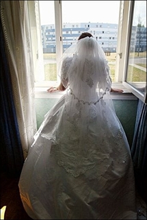 Rent-a-crowd: Ukrainian bride seeks 'decent' British guests
