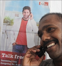 Mobile phone giants dial up entertainment in growth bid: analysts Mobile phone giants dial up entertainment in growth bid: analysts
