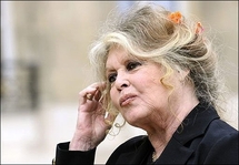 Bardot asks Sarkozy to ban seal products Bardot asks Sarkozy to ban seal products