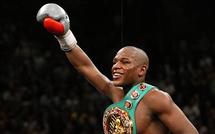 Boxing: Unbeaten Mayweather makes it official - he's back