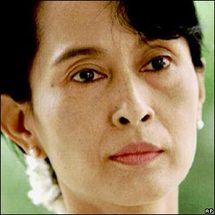 Nine Nobel Peace winners call for Suu Kyi release