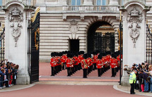 Security breach at Buckingham Palace after driver paid