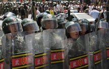 Thousands flee China's restive Urumqi Thousands flee China's restive Urumqi