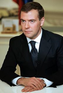 Medvedev calls Obama, discusses Georgia tensions Medvedev calls Obama, discusses Georgia tensions