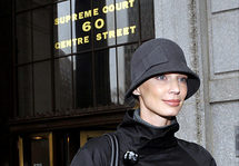 Canadian model unmasks blog tormentor Canadian model unmasks blog tormentor