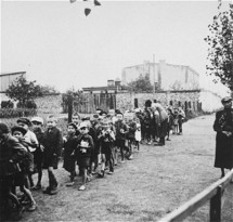 Survivors mark 65th anniversary of end of Lodz ghetto