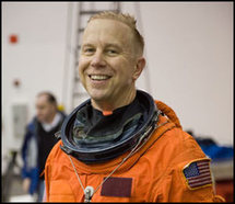Discovery dodges space debris, landing delayed Discovery dodges space debris, landing delayed