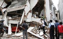 Britain sends rescue team to quake-hit Indonesia Britain sends rescue team to quake-hit Indonesia