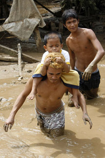 Canada offers to take in Philippine victims of Ketsana Canada offers to take in Philippine victims of Ketsana