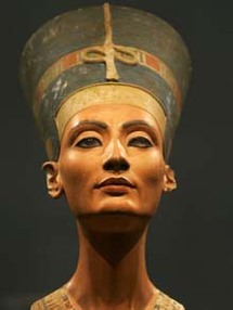 Nefertiti moved 'with extreme care' to new German home
