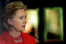 Clinton gives downbeat report on Middle East to Obama