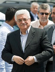 Clinton appears to accept Abbas move to step down Clinton appears to accept Abbas move to step down