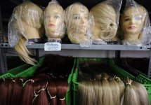 Crisis forcing hard-up Spaniards to sell their hair Crisis forcing hard-up Spaniards to sell their hair