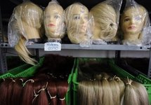 Crisis forcing hard-up Spaniards to sell their hair