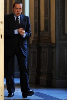 Berlusconi says would like to 'strangle' writers Berlusconi says would like to 'strangle' writers