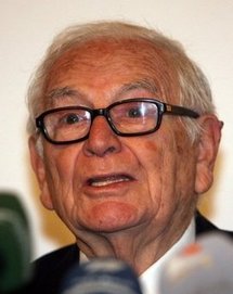 Pierre Cardin (AFP/File/Alexey Sazonov). Pierre Cardin (AFP/File/Alexey Sazonov).