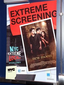'New Moon' retains grip on box office top spot 'New Moon' retains grip on box office top spot