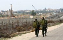 Egypt installs metal barriers on Gaza border: residents Egypt installs metal barriers on Gaza border: residents