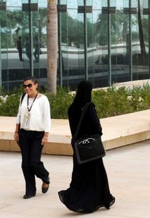 Poll underscores challenges to Saudi women grads