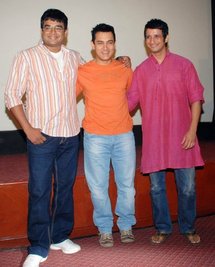R. Mahadevan, Aamir Khan and Sarman Joshi R. Mahadevan, Aamir Khan and Sarman Joshi
