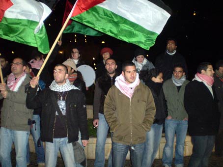 Egyptian police, activists clash over Gaza relief convoy Egyptian police, activists clash over Gaza relief convoy