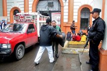 Relatives of prisoners carry their belongings from Ignacio Allende jail in Veracruz