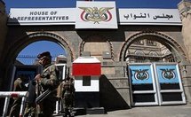 Yemeni policemen in Sanaa (AFP/Ahmad Gharabli)