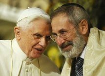 Pope Benedict XVI and chief Rabbi Riccardo Di Segni (AFP/Filippo Monteforte) Pope Benedict XVI and chief Rabbi Riccardo Di Segni (AFP/Filippo Monteforte)