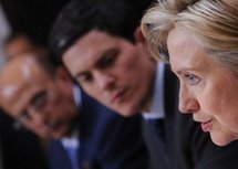 US Secretary of State Hillary Clinton, British Foreign Secretary David Miliband and Yemeni Foreign Minister Abu Bakr al-Qirbi (AFP/POOL/Ben Stansall)