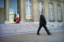 France's Foreign Minister Bernard Kouchner leaves the Elysee Palace after the weekly cabinet meeting on 16th February in Paris (AFP/File/Olivier Laban-Mattei)