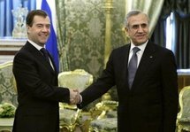 Russian President Dmitry Medvedev and Lebanese President Michel Sleiman shake hands at the Kremlin in Moscow (AFP/POOL/Mikhail Metzel) Russian President Dmitry Medvedev and Lebanese President Michel Sleiman shake hands at the Kremlin in Moscow (AFP/POOL/Mikhail Metzel)