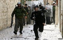 Israeli policemen during clashes with Palestinian youths in Jerusalem's old city (AFP/Ahmad Gharabli) Israeli policemen during clashes with Palestinian youths in Jerusalem's old city (AFP/Ahmad Gharabli)