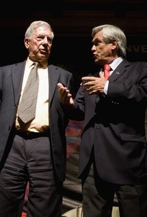 Mario Vargas Llosa (left) with Chilean presidential candidate Sebastian Pinera