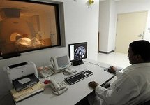 A hospital employee performs a magnetic resonance scan on a patient in 2009 (AFP/File/Miguel Alvarez) A hospital employee performs a magnetic resonance scan on a patient in 2009 (AFP/File/Miguel Alvarez)