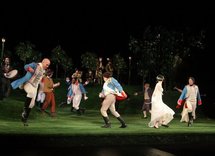 Actors perform in the 2009 Shakespeare in the Park opening night performance of 'Twelfth Night' Actors perform in the 2009 Shakespeare in the Park opening night performance of 'Twelfth Night'