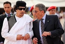 Libyan leader Moamer Kadhafi (left) with Arab League chief Amr Mussa as they wait to greet Arab leaders at the airport in Sirte. (AFP/Mahmud Turkia)