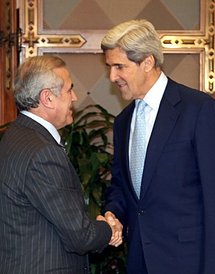 John Kerry (right) with Lebanon's President Michel Sleiman