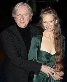 James Cameron and his wife Suzie Amis attend the world premiere of 'Avatar' James Cameron and his wife Suzie Amis attend the world premiere of 'Avatar'
