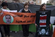 Jihan Makhoul (right) and Inaam Sayeed (centre) demonstrate against the detention of their husbands.