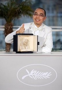 Thai director Apichatpong Weerasethakul with his Palme d'Or prize during the closing ceremony.