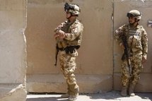 Iraqi soldiers outside the Baghdad headquarters of the Iraqi National List (ex-premier Iyad Allawi's bloc)