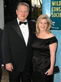 Al Gore with Mary Elizabeth 'Tipper' Gore in 2008 Al Gore with Mary Elizabeth 'Tipper' Gore in 2008